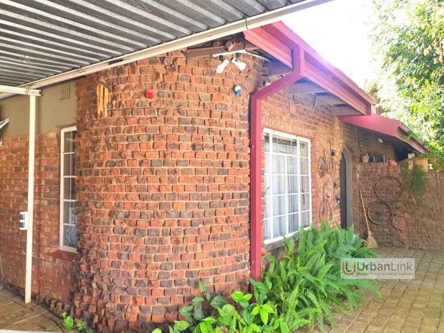 4 Bedroom Property for Sale in Rustenburg Central North West